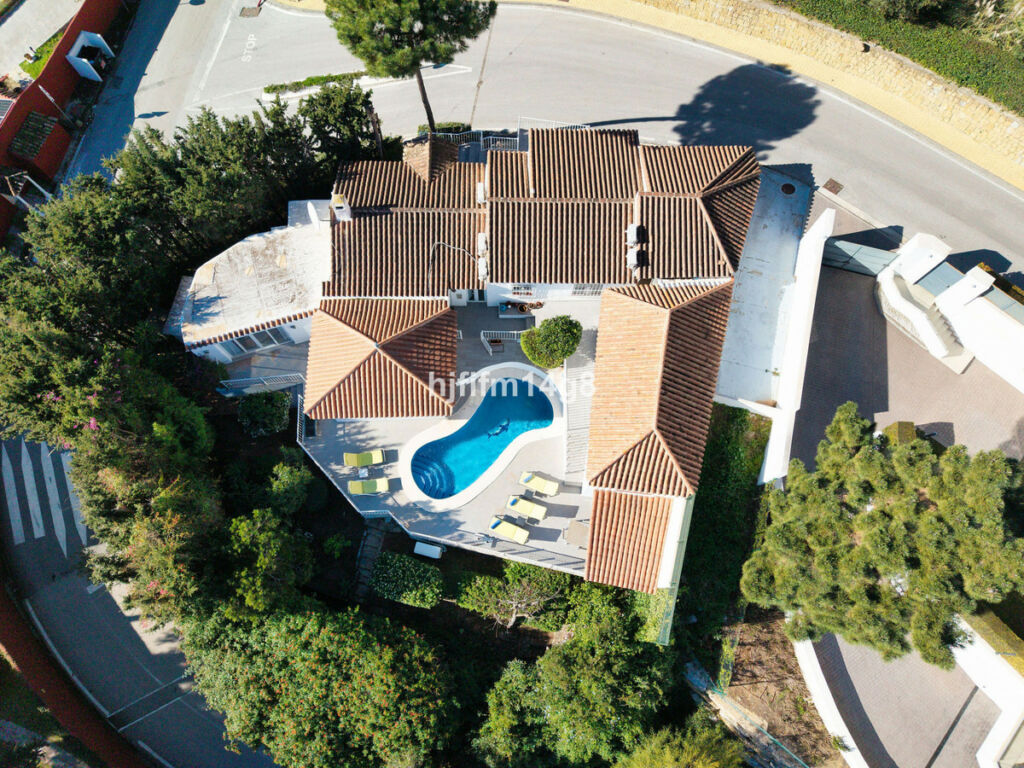 Detached Villa Benahavís Málaga - image 3