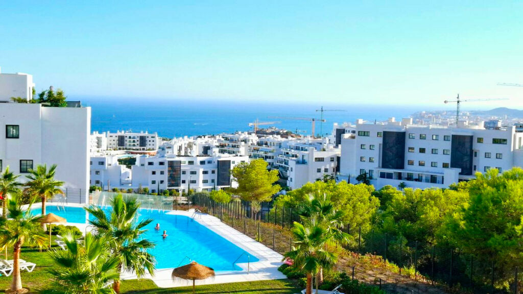 Middle Floor Apartment Fuengirola Málaga - image 3