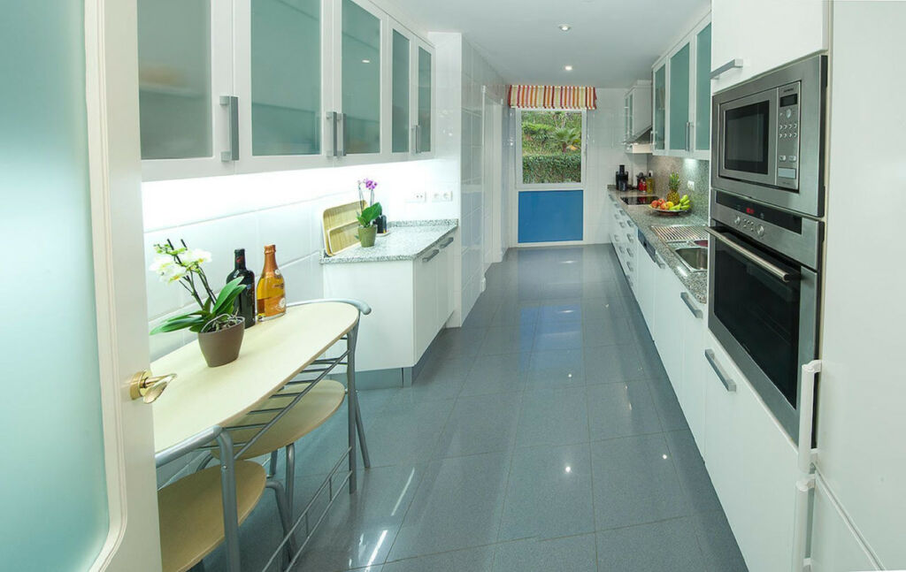 Ground Floor Apartment Nueva Andalucía Málaga - image 3
