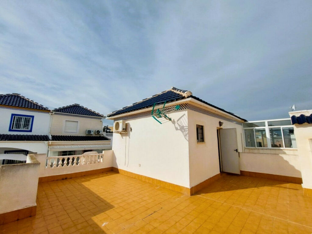 Townhouse Los Altos Alicante - image 4