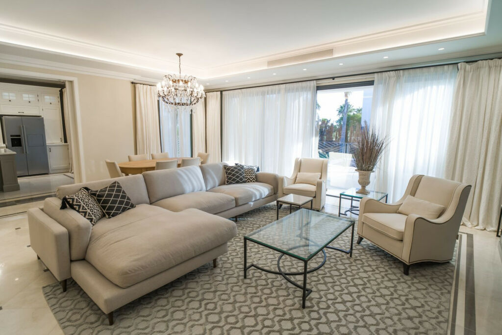 Detached Villa Los Flamingos Málaga - image 3