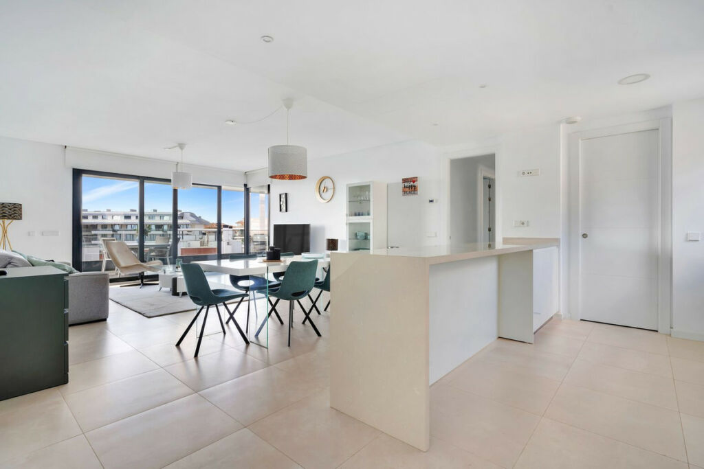 Middle Floor Apartment Fuengirola Málaga - image 3