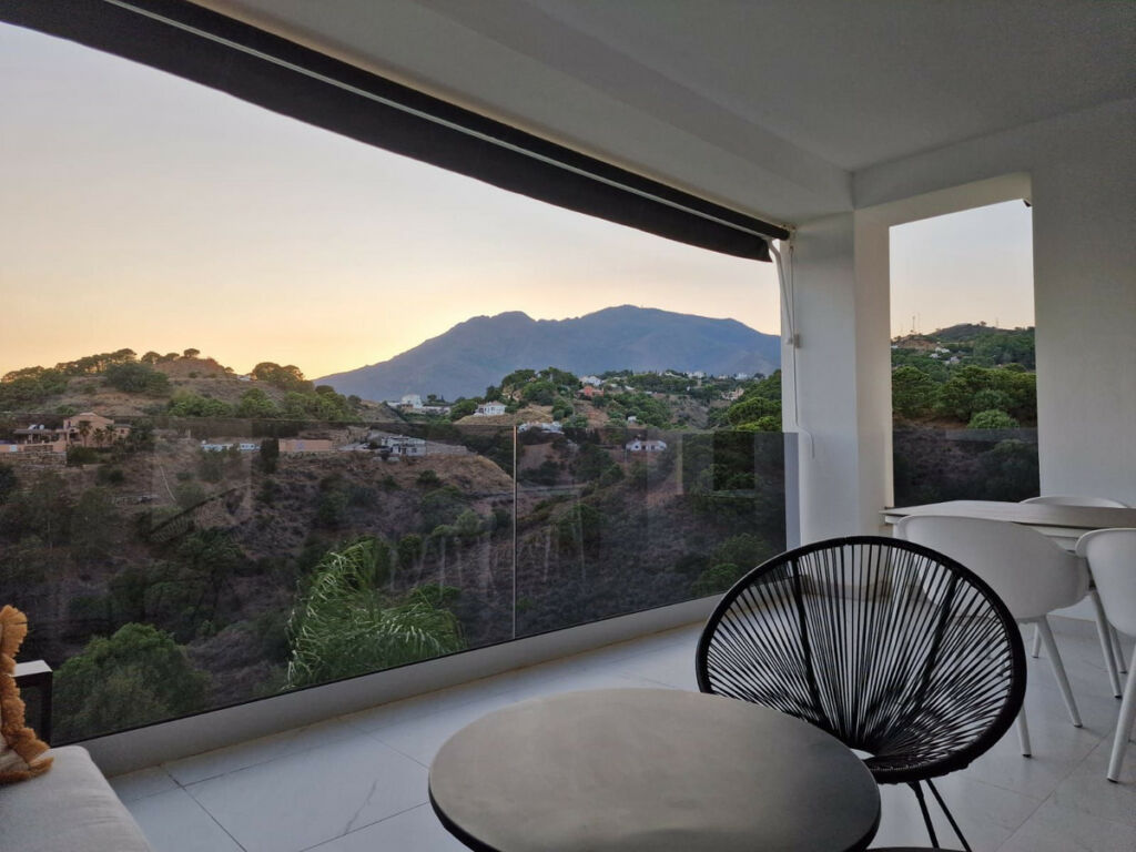 Middle Floor Apartment Estepona Málaga - image 3