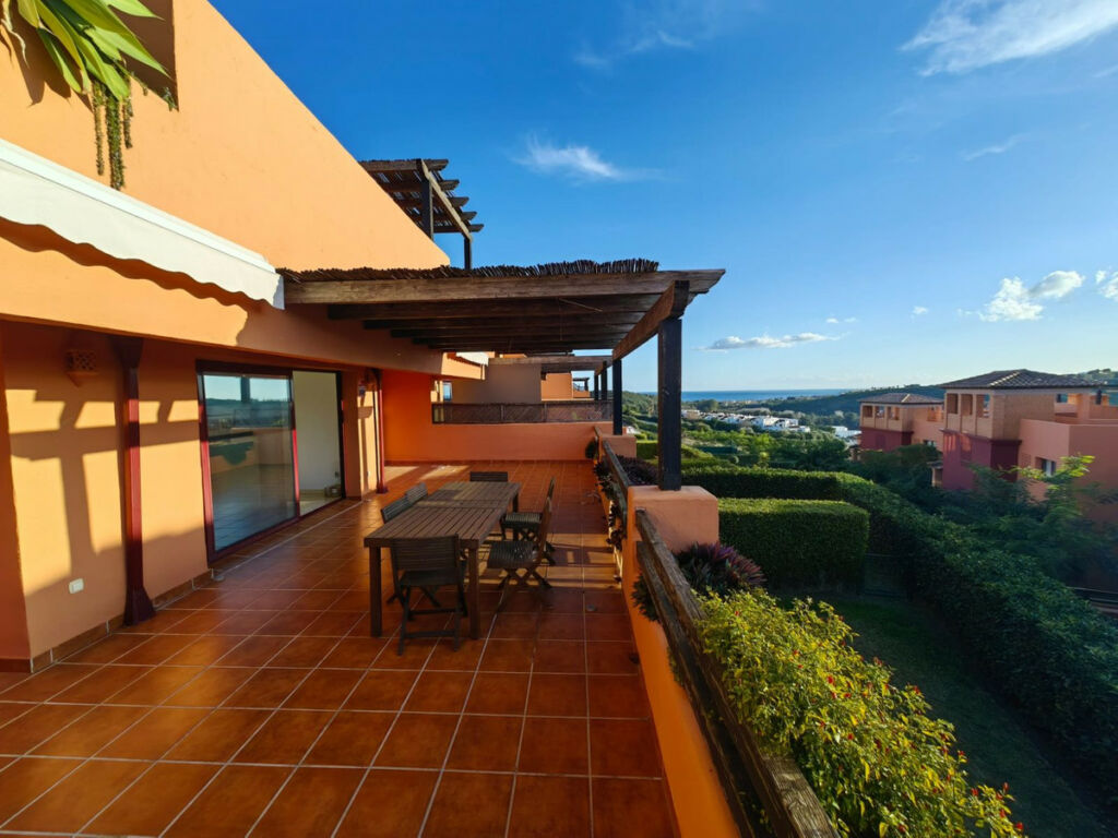 Middle Floor Apartment Casares Málaga - image 3