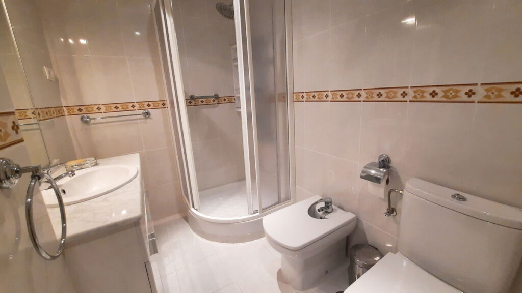 Middle Floor Apartment Fuengirola Málaga - image 3
