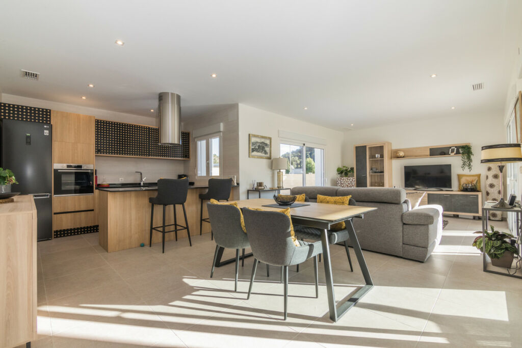 Detached Villa Aspe Alicante - image 3