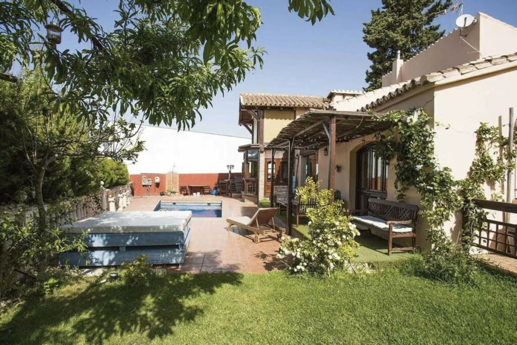 Detached Villa Cabopino Málaga - image 3