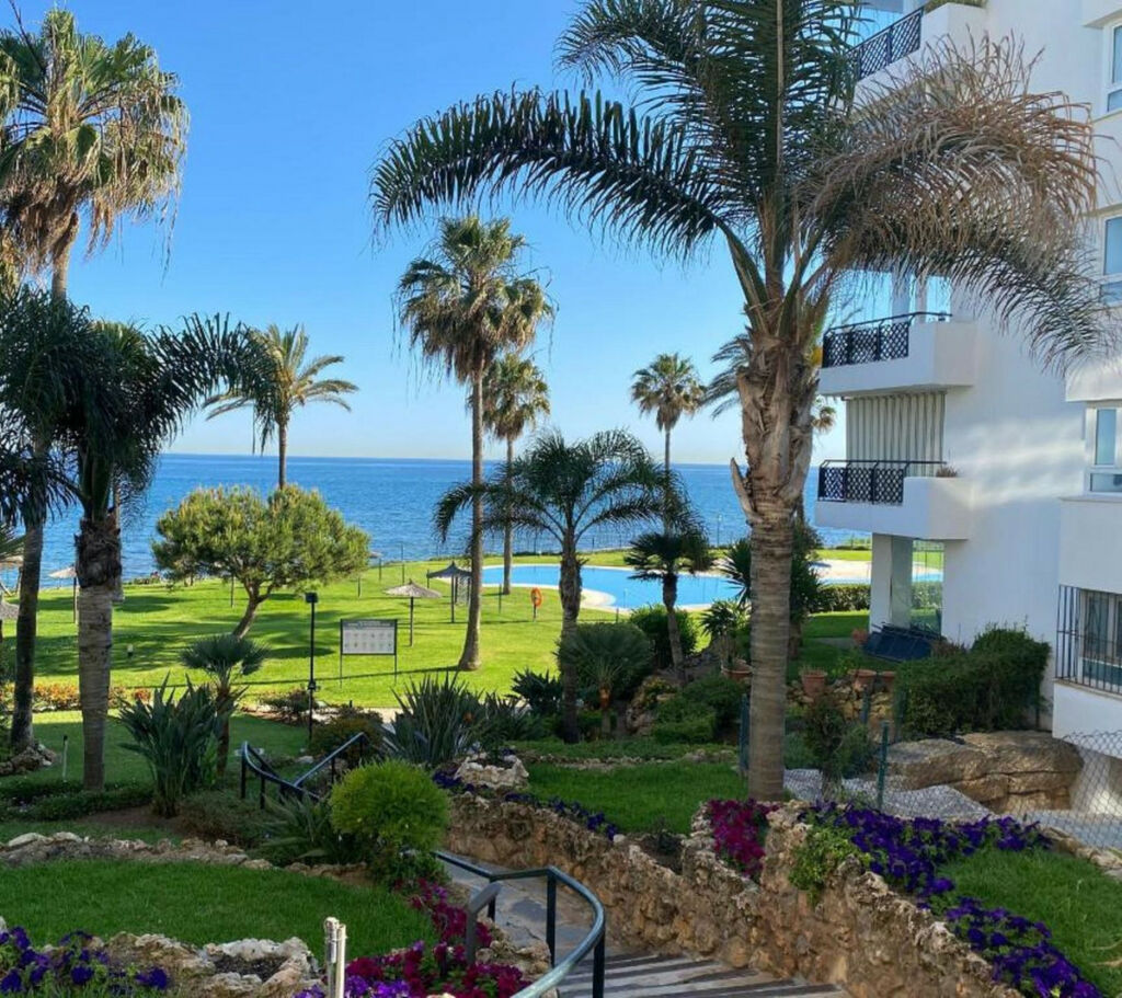 Ground Floor Apartment Calahonda Málaga - image 3