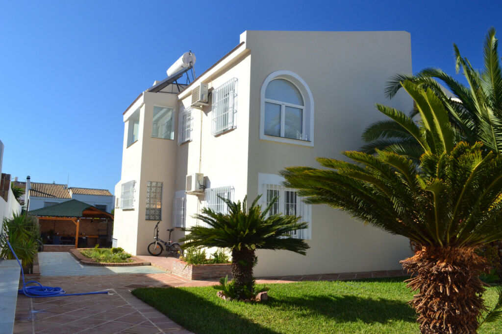 Detached Villa Alhaurín de la Torre Málaga - image 3