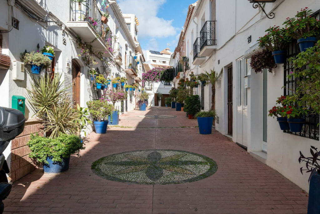 Townhouse Estepona Málaga - image 3
