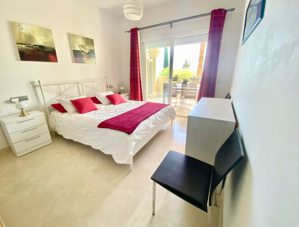 Middle Floor Apartment Benahavís Málaga - image 3
