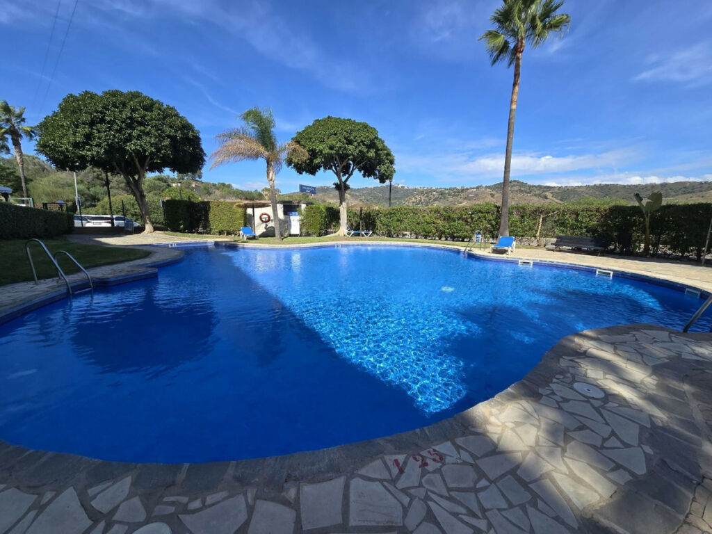 Middle Floor Apartment Reserva de Marbella Málaga - image 3