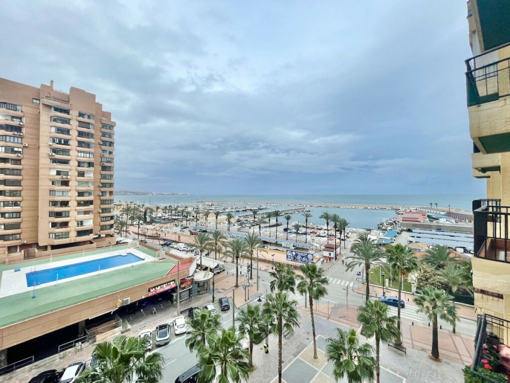 Middle Floor Apartment Fuengirola Málaga - image 3