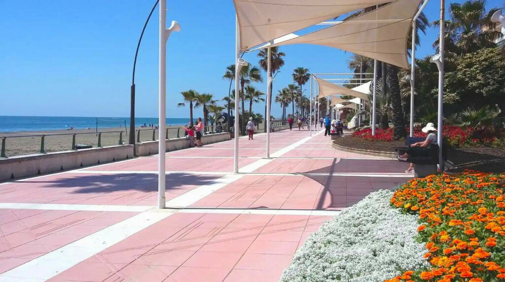 Middle Floor Apartment Estepona Málaga - image 3