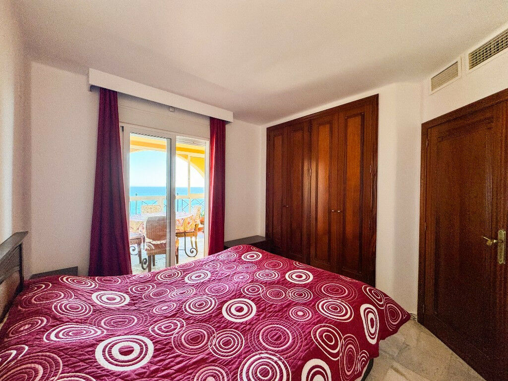 Middle Floor Apartment Torrevieja Alicante - image 3