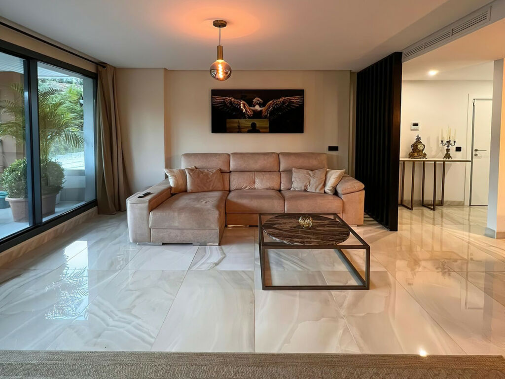 Ground Floor Apartment Benahavís Málaga - image 3