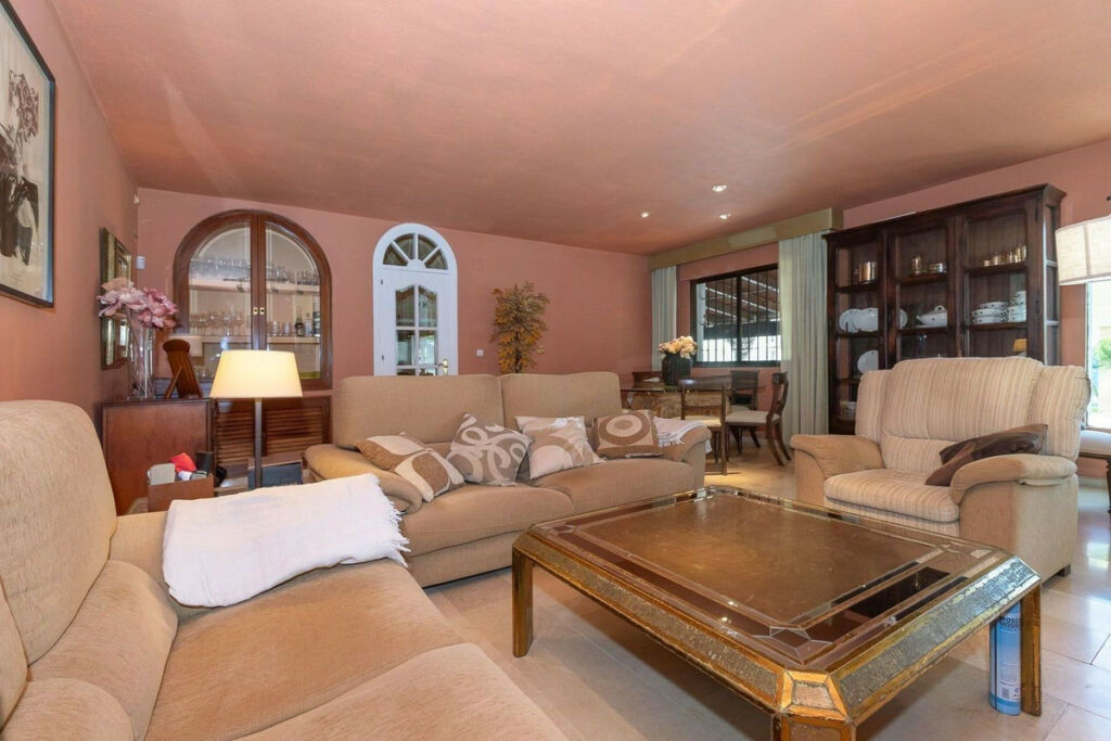 Townhouse Estepona Málaga - image 3