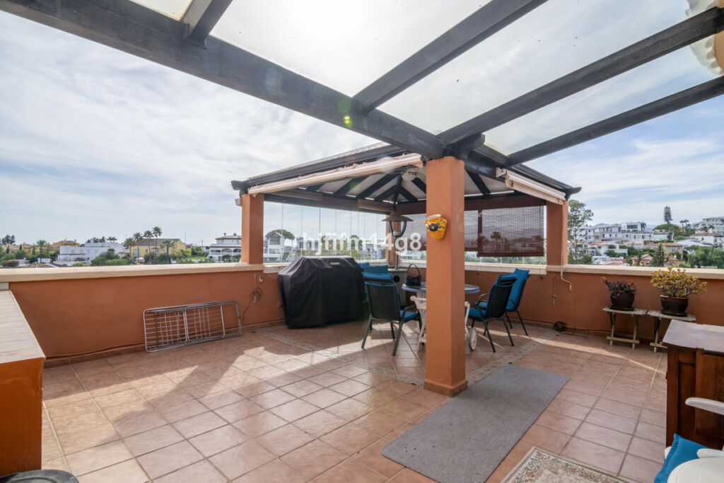 Penthouse Duplex Nueva Andalucía Málaga - image 3