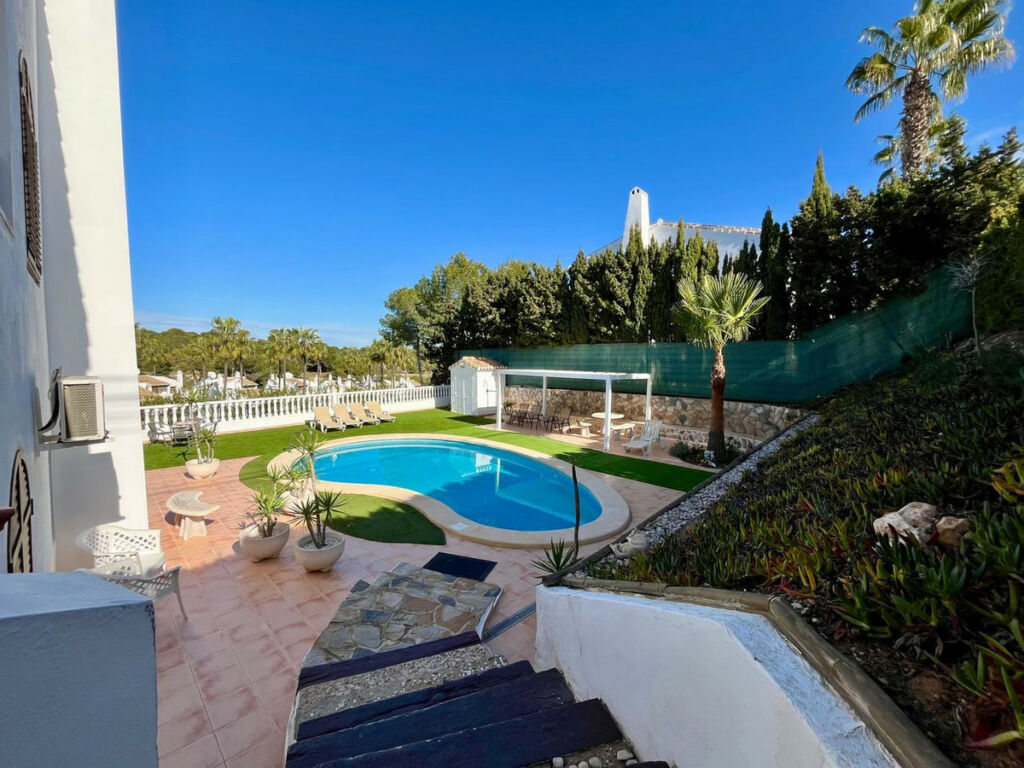 Detached Villa Villamartin Alicante - image 3