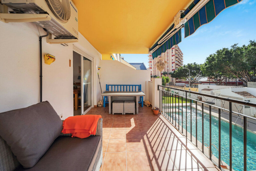 Middle Floor Apartment Benalmadena Málaga - image 3