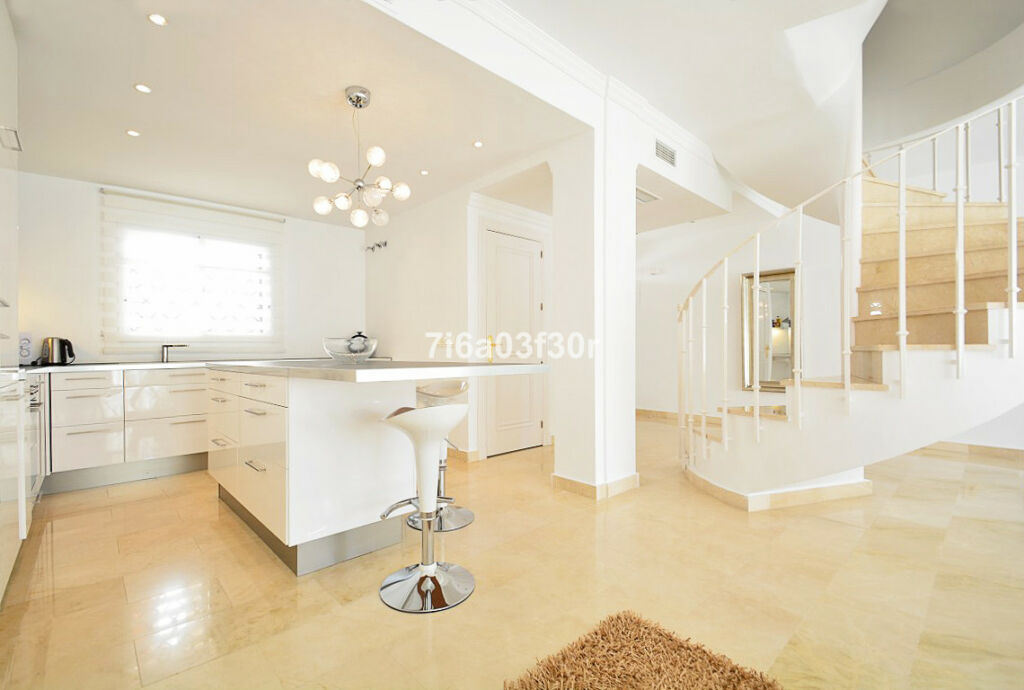Penthouse Aloha Málaga - image 3