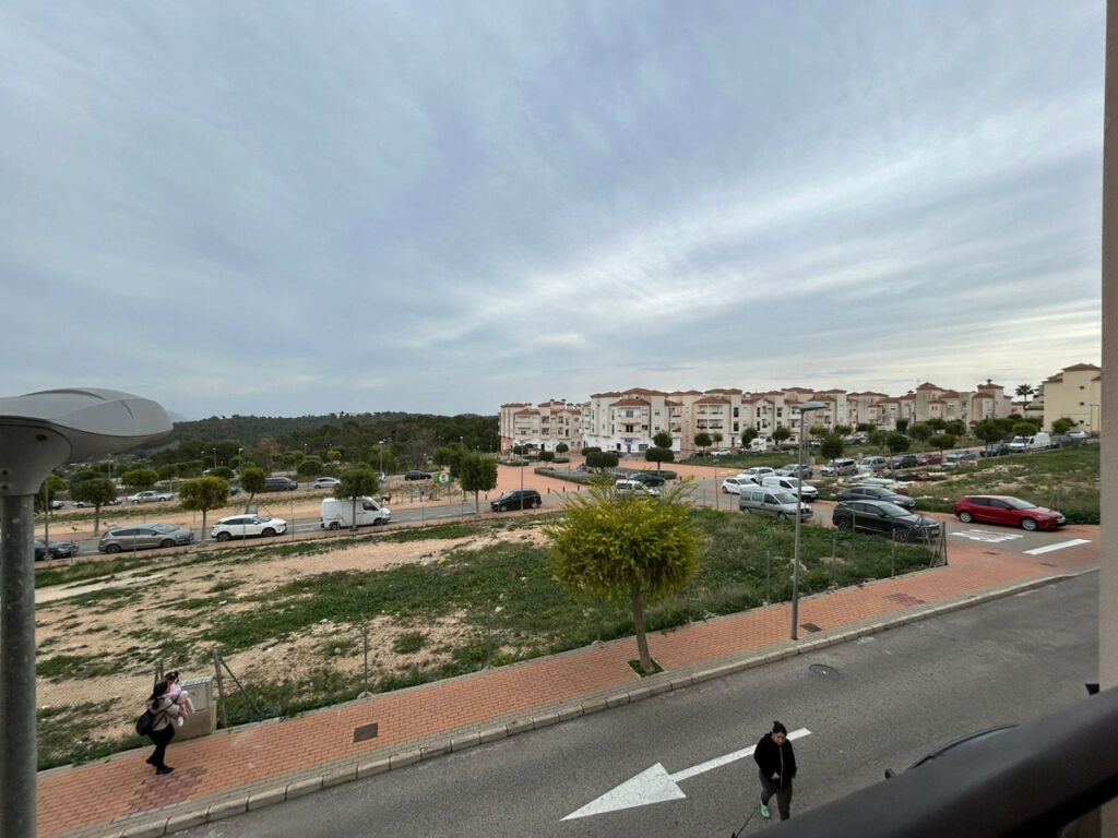 Middle Floor Apartment La Nucia Alicante - image 3