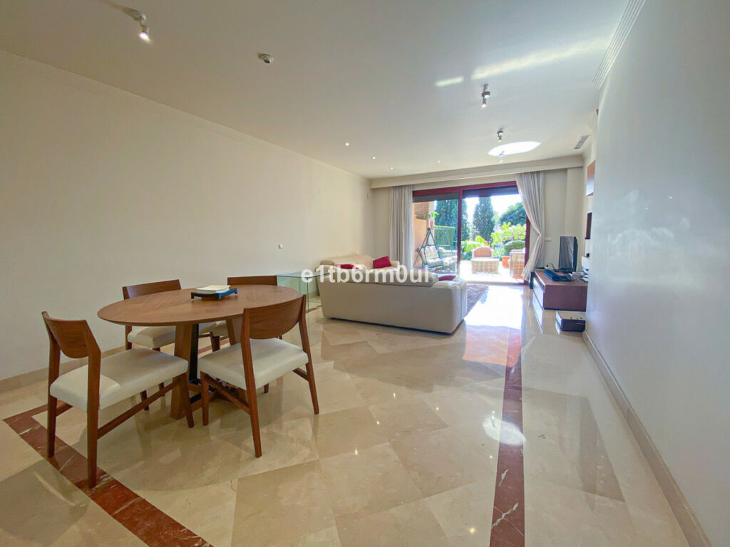 Middle Floor Apartment Bahía de Marbella Málaga - image 3