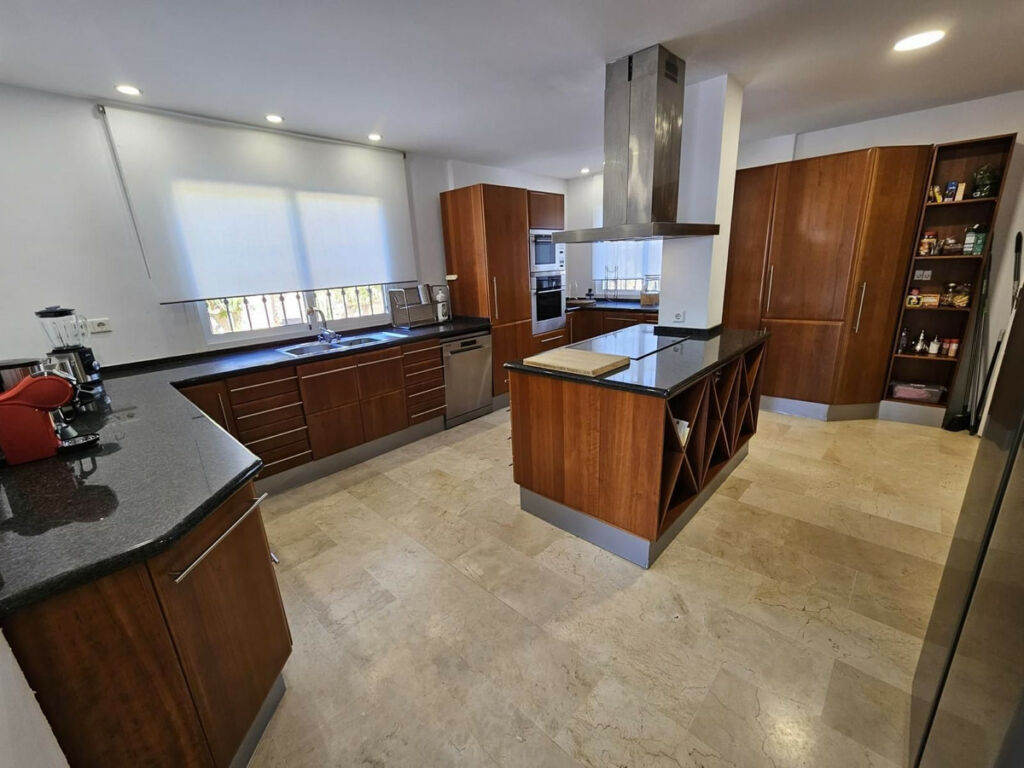 Detached Villa Benalmadena Málaga - image 3