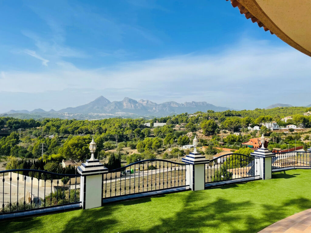 Detached Villa Altea Alicante - image 3