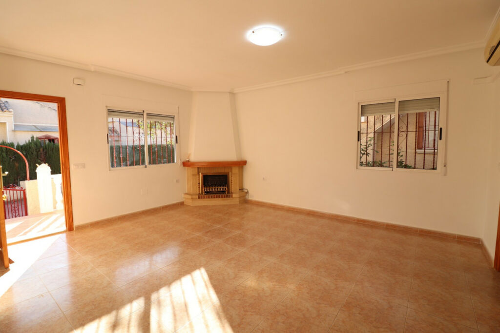 Detached Villa Montemar Alicante - image 3