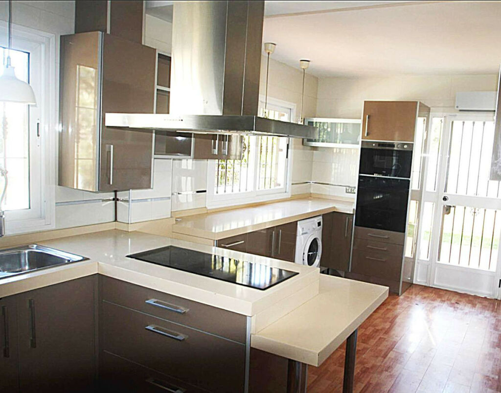 Detached Villa Benalmadena Málaga - image 3