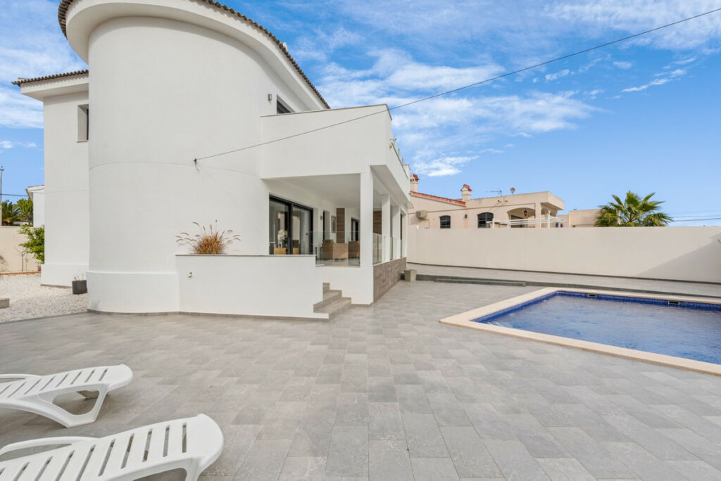 Detached Villa Ciudad Quesada Alicante - image 3