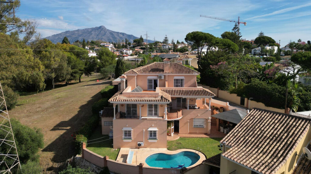 Detached Villa San Pedro de Alcántara Málaga - image 3