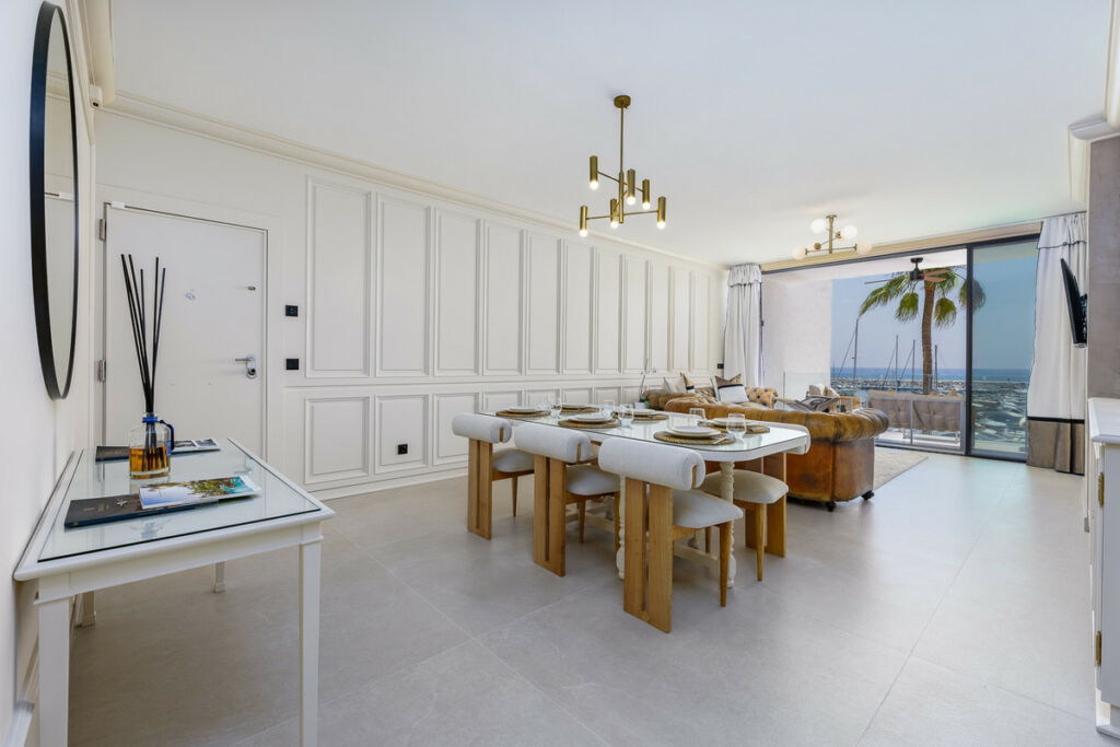 Middle Floor Apartment Puerto Banús Málaga - image 3