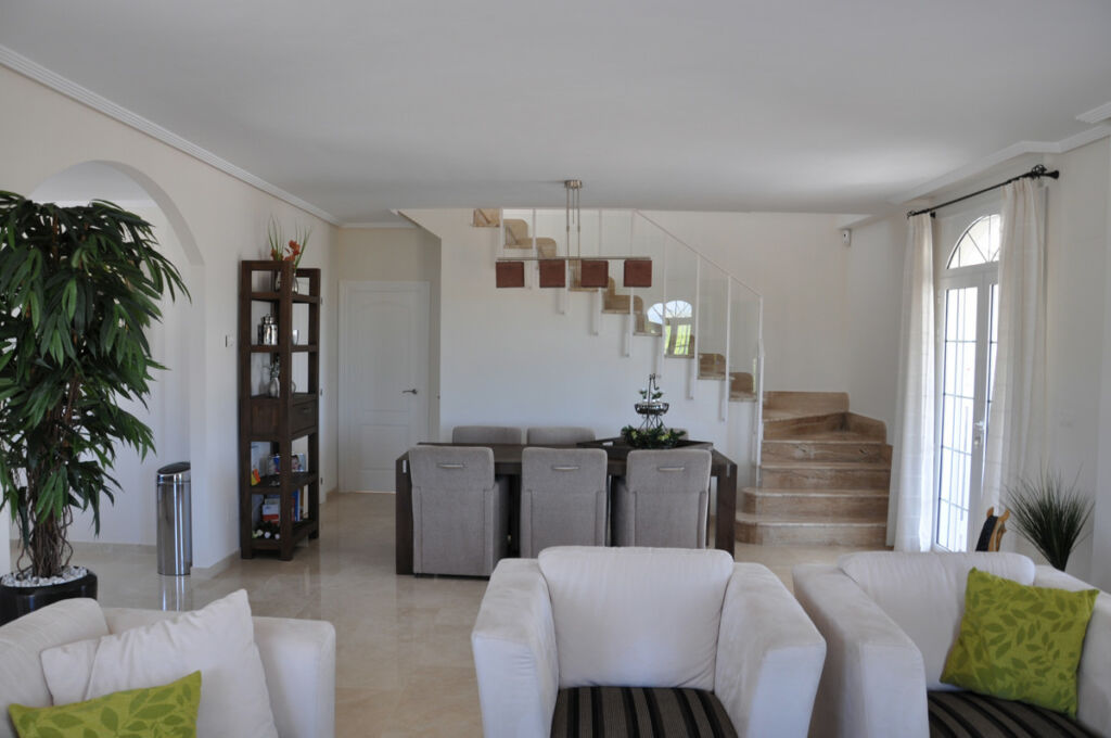 Detached Villa Aspe Alicante - image 3
