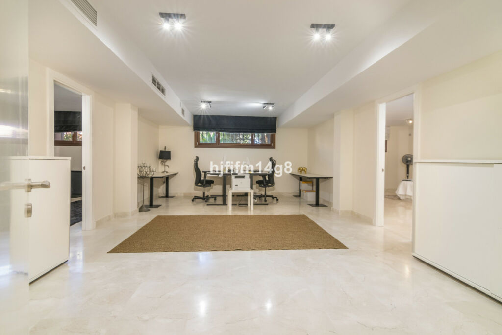 Detached Villa The Golden Mile Málaga - image 33