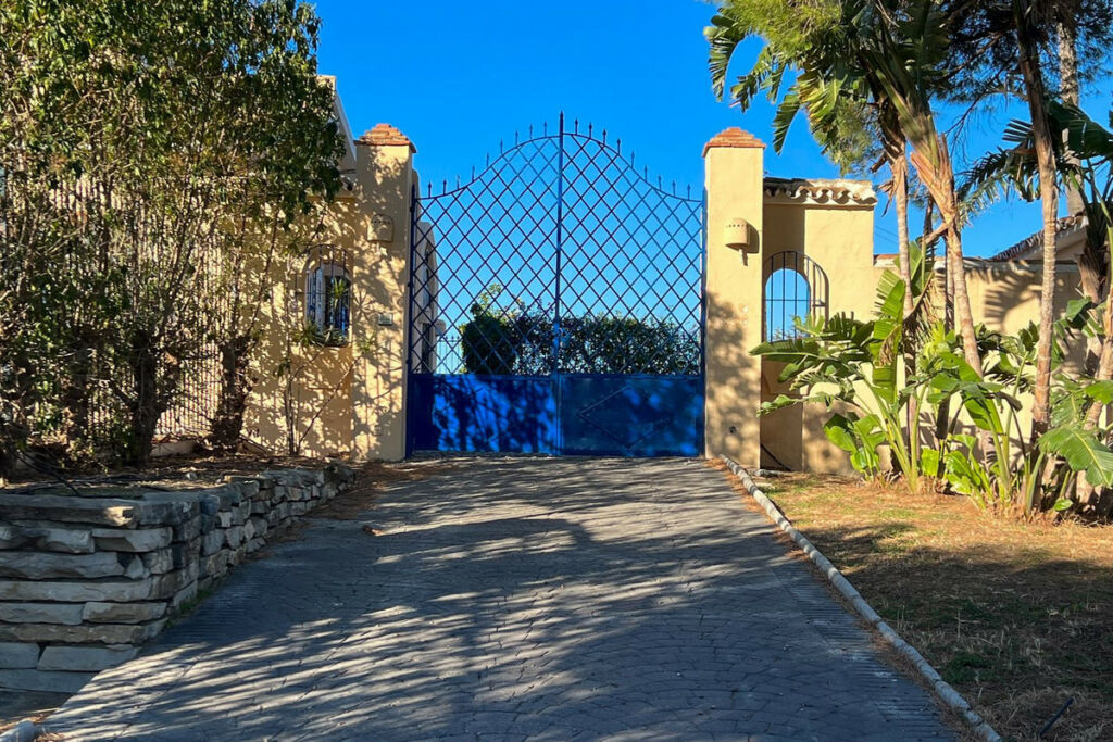 Detached Villa Estepona Málaga - image 33