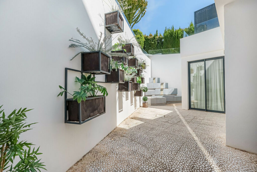 Detached Villa Nueva Andalucía Málaga - image 30
