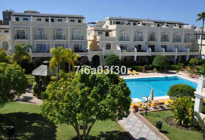 Penthouse Aloha Málaga - image 30