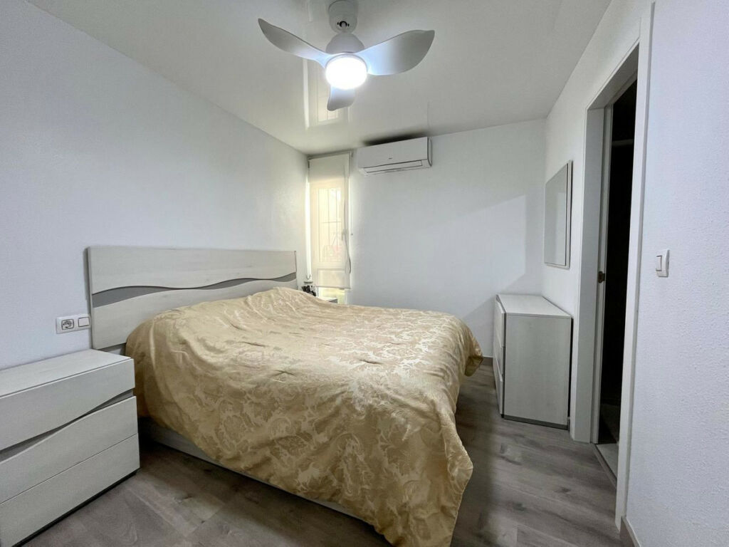 Middle Floor Apartment Torrevieja Alicante - image 29