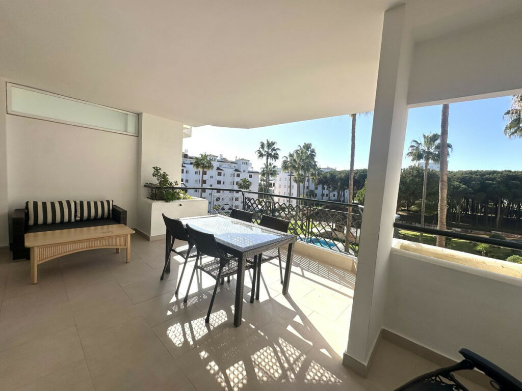 Middle Floor Apartment Calahonda Málaga - image 33