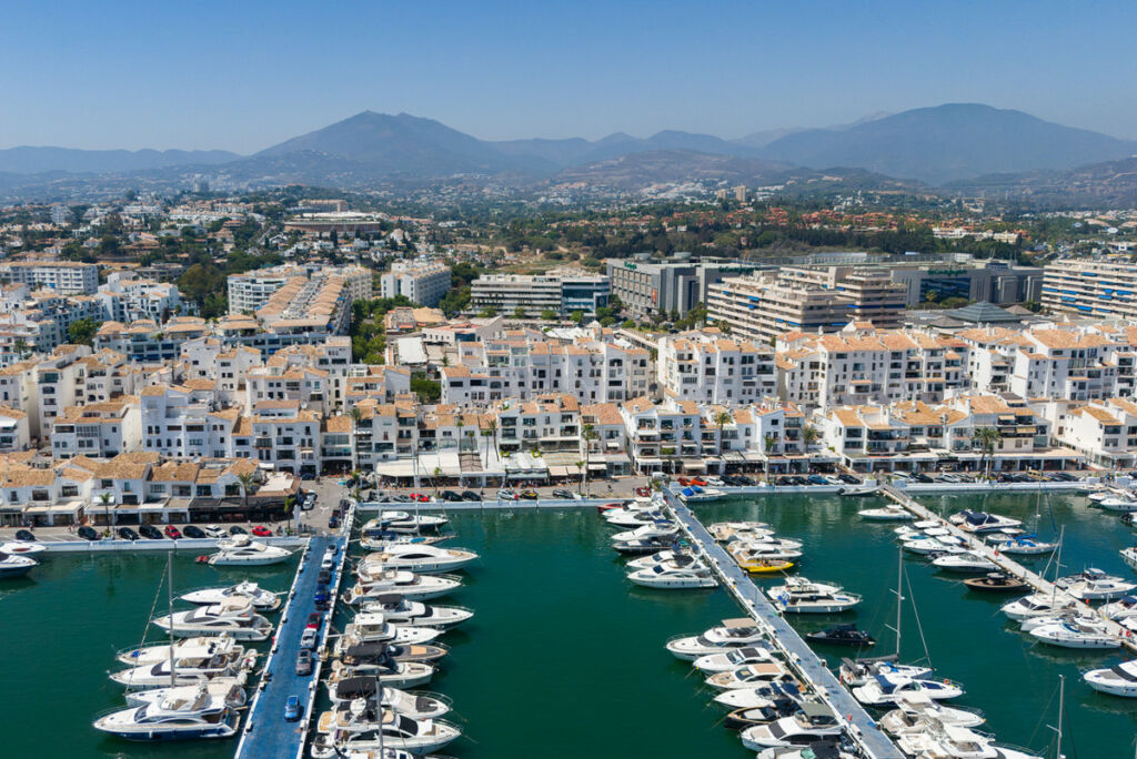 Middle Floor Apartment Puerto Banús Málaga - image 31