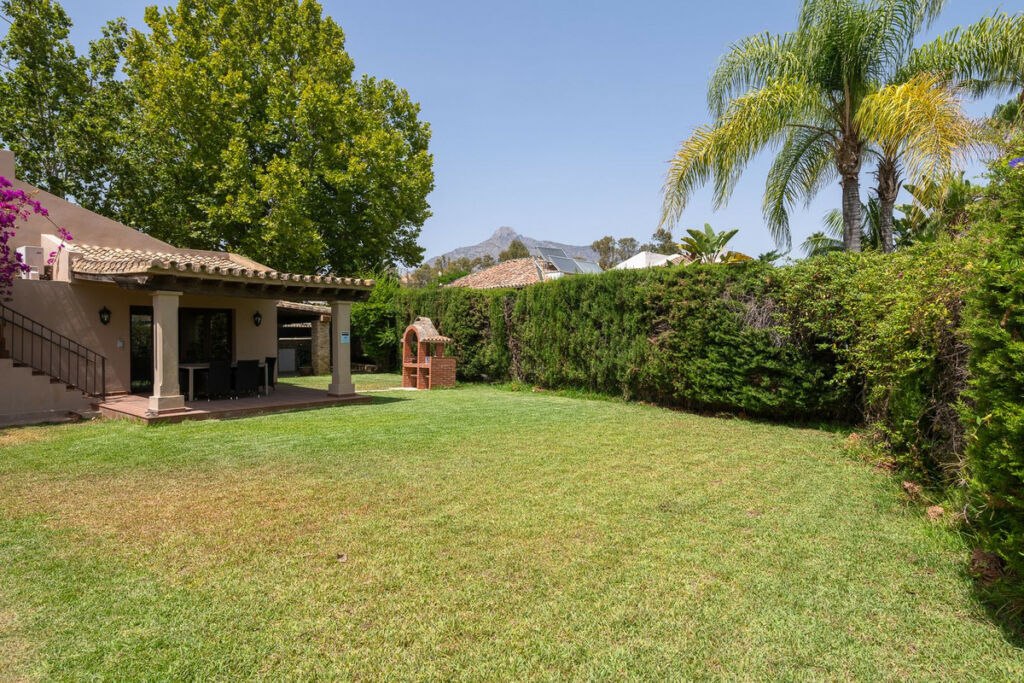 Detached Villa The Golden Mile Málaga - image 31