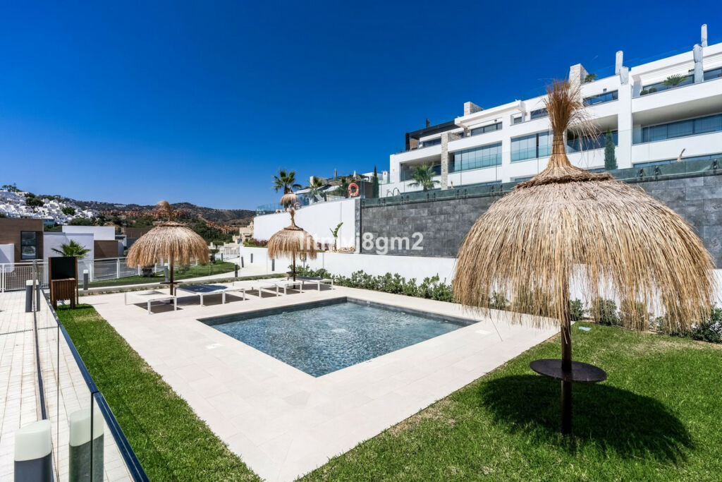 Middle Floor Apartment Cabopino Málaga - image 32