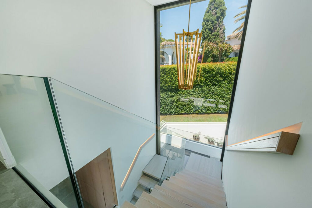 Detached Villa Nueva Andalucía Málaga - image 32