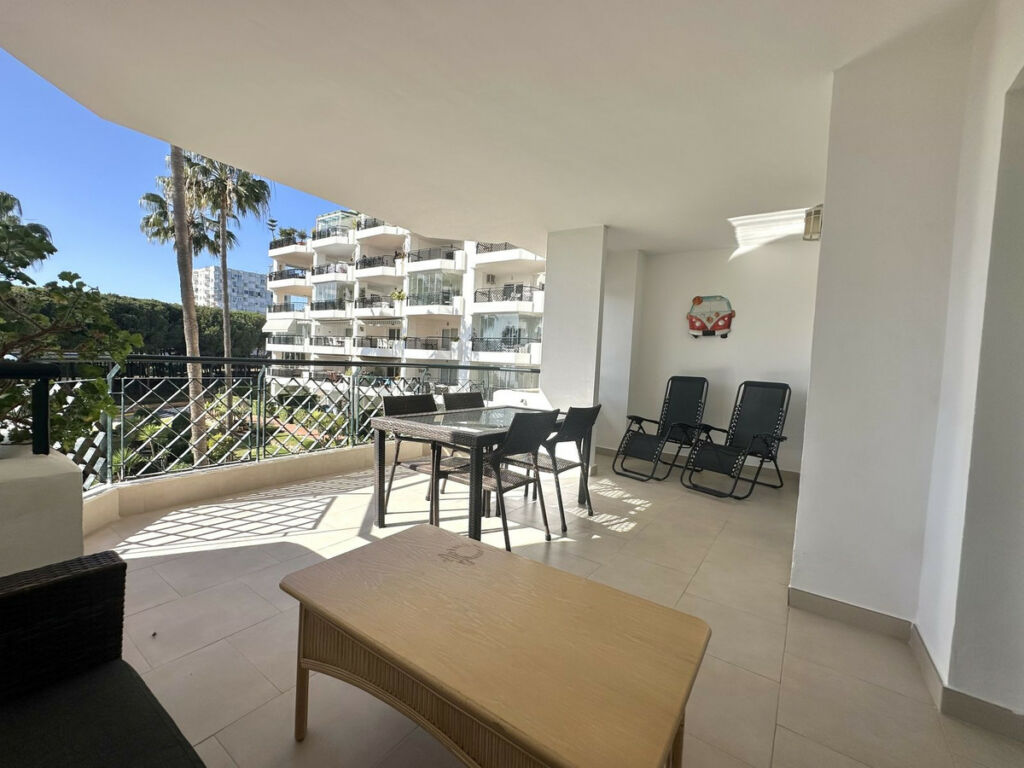 Middle Floor Apartment Calahonda Málaga - image 34