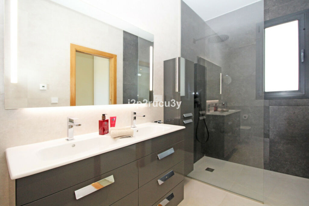 Detached Villa Moraira Alicante - image 32