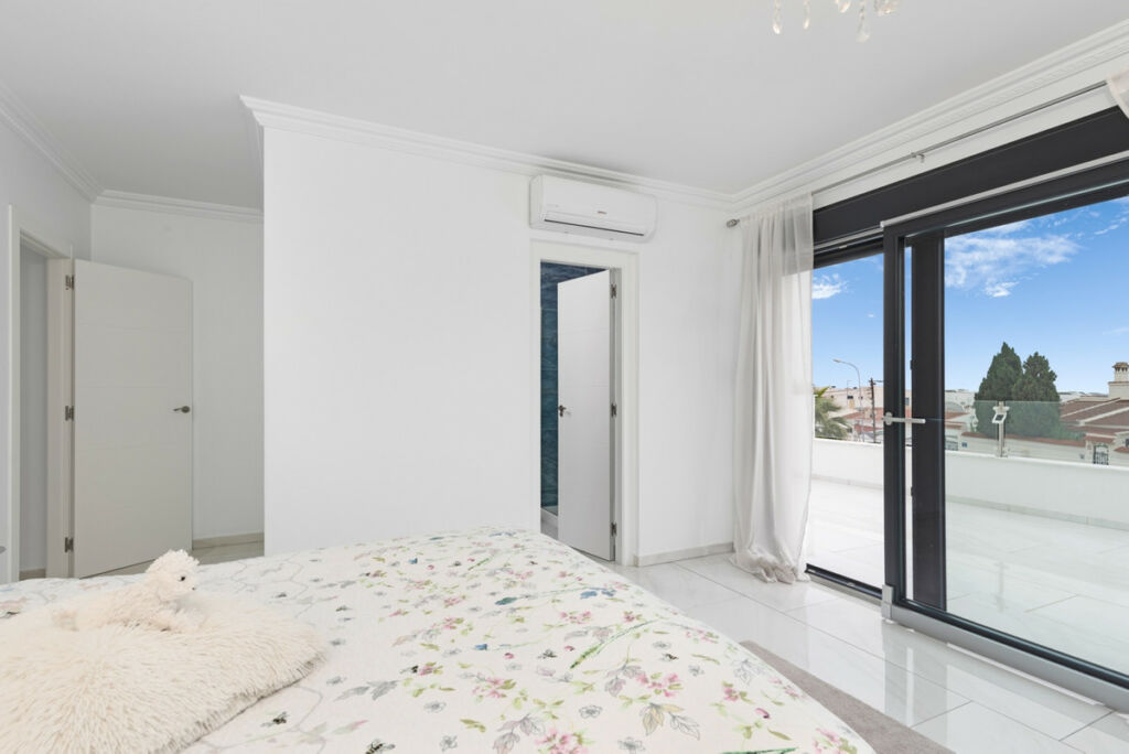 Detached Villa Ciudad Quesada Alicante - image 32