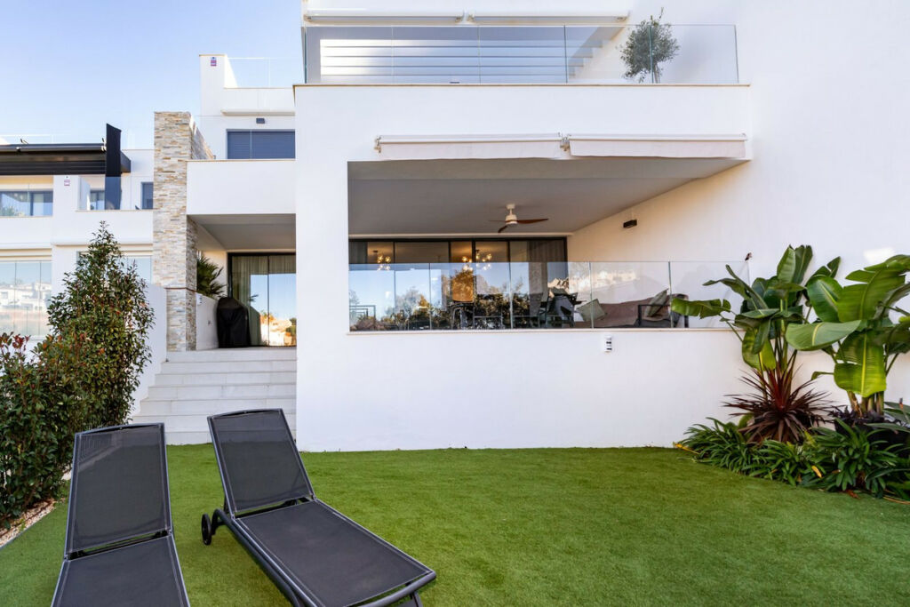 Middle Floor Apartment Cabopino Málaga - image 30
