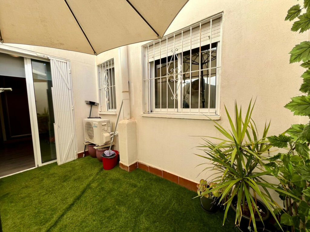 Middle Floor Apartment Torrevieja Alicante - image 31